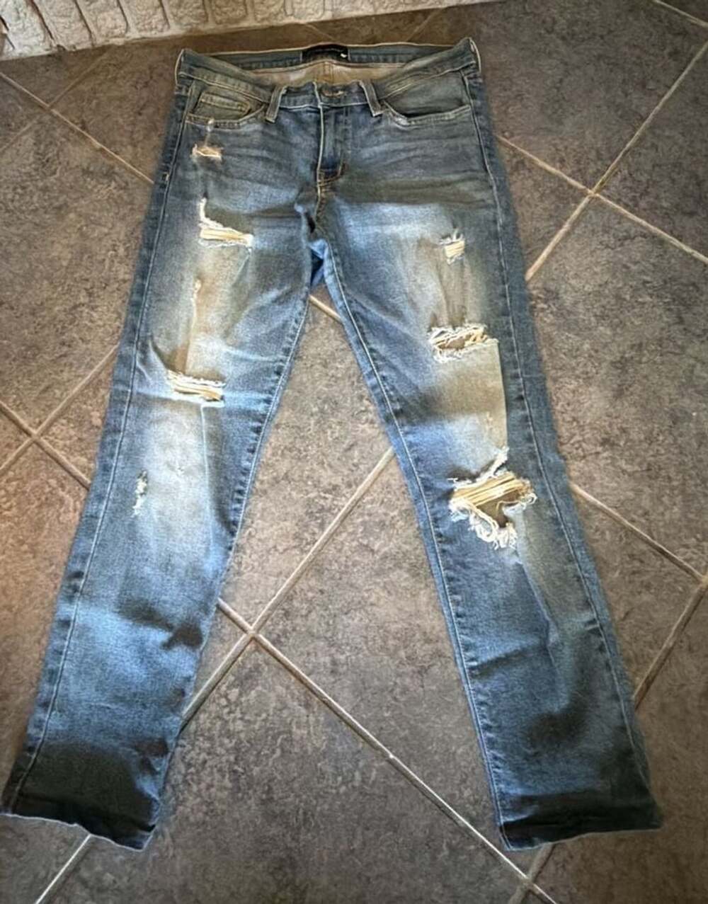 273 Flying Monkey Distressed Light Wash Denim Jeans Size 28